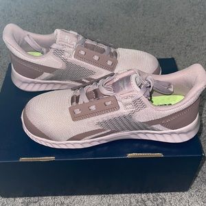 they are new shoes to work have never been used!  the brand (Reebok) size 7!